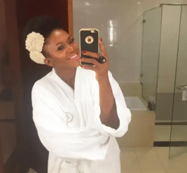 Waje Shares Bathroom Selfie 